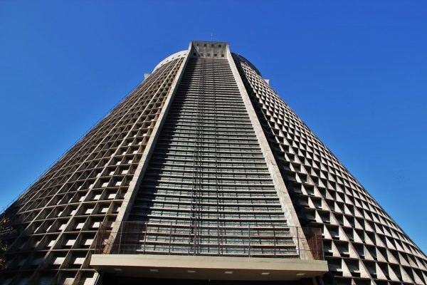 Arquitetura cônica da Catedral Metropolitana do Rio de Janeiro